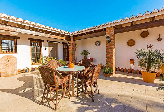 Outdoor furniture . - Villa La Rambla (Oasis) . (Photo Gallery) }}