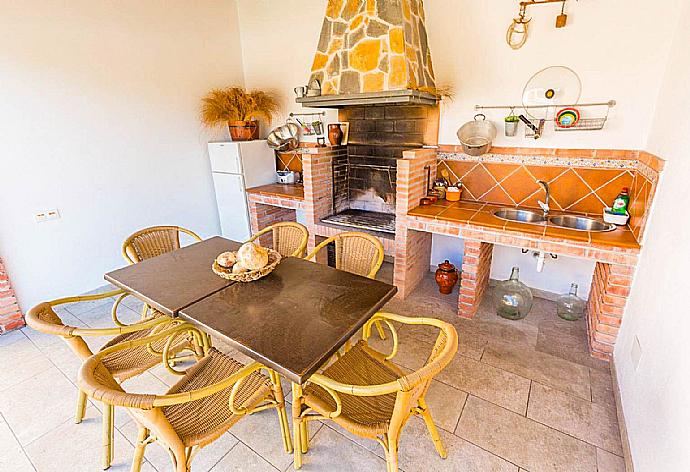 Dining and BBQ area . - Villa La Rambla (Oasis) . (Photo Gallery) }}