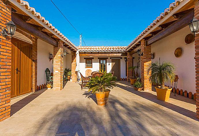 Outdoor furniture . - Villa La Rambla (Oasis) . (Photo Gallery) }}