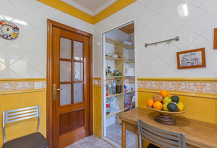 Equipped kitchen  . - Julio Romero . (Fotogalerie) }}