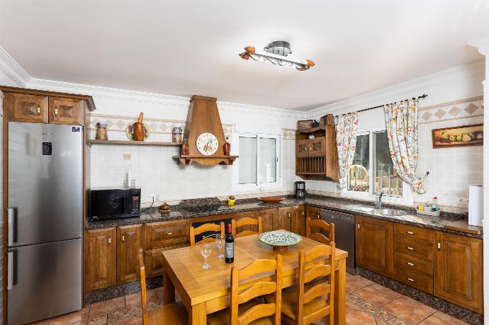 Equipped kitchen . - Villa Cecilia . (Photo Gallery) }}