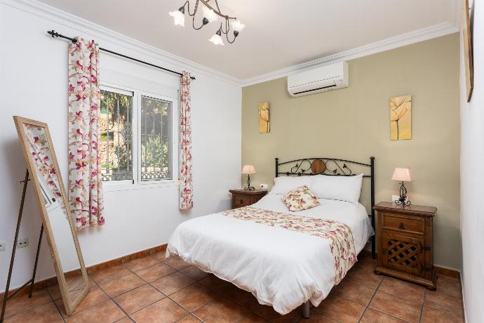 Double bedroom with A/C . - Villa Cecilia . (Photo Gallery) }}