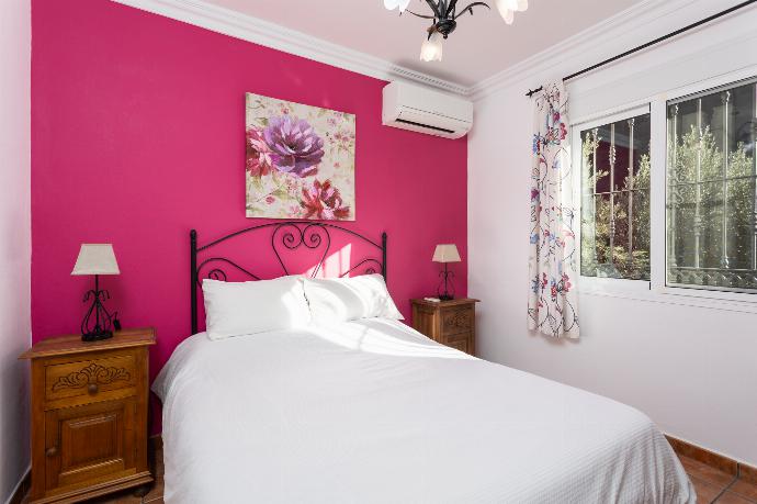 Double bedroom with A/C . - Villa Cecilia . (Photo Gallery) }}