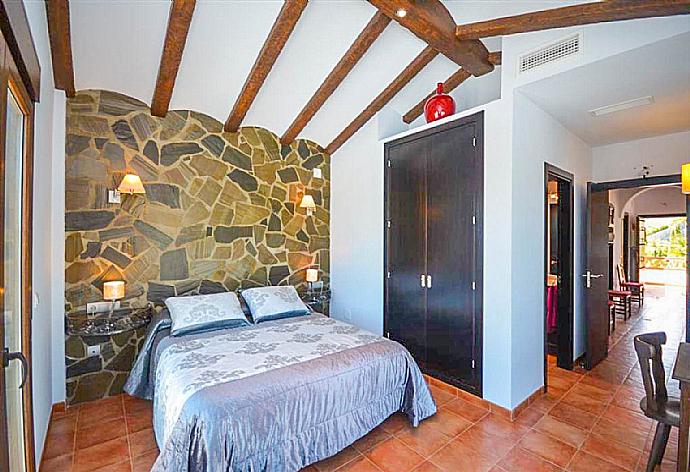 Double bedroom with A/C and en suite bathroom . - Villa Araceli . (Photo Gallery) }}