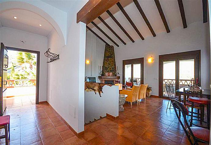 Villa Entrance . - Villa Araceli . (Photo Gallery) }}