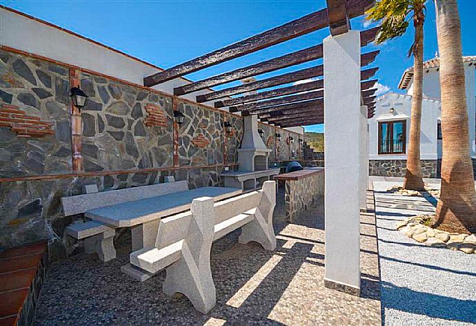 Dining and BBQ area . - Villa Araceli . (Photo Gallery) }}
