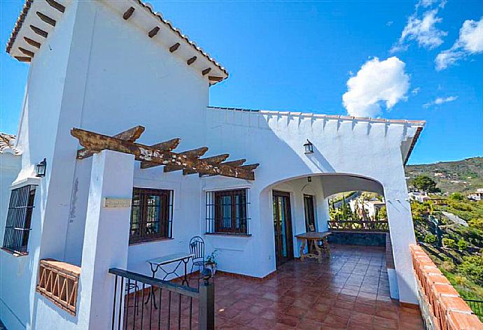 Villa Entrance . - Villa Araceli . (Photo Gallery) }}