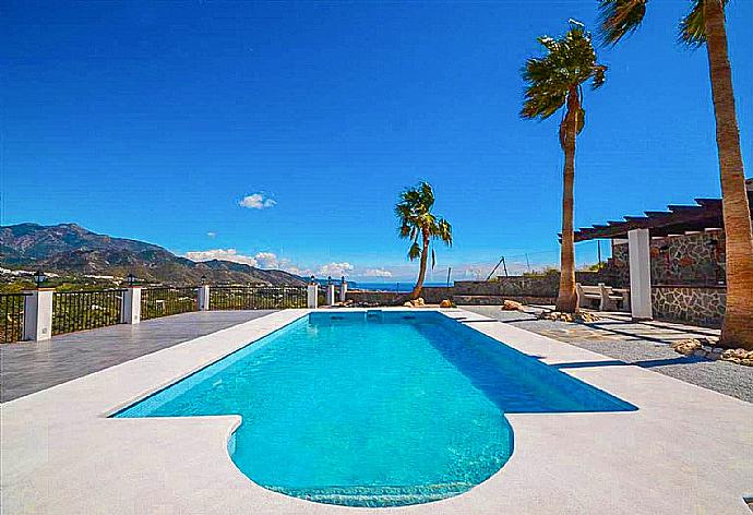 Private pool with terrace area and sea view . - Villa Araceli . (Photo Gallery) }}