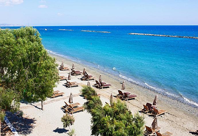 Local beach . - Villa Kleopatra . (Photo Gallery) }}