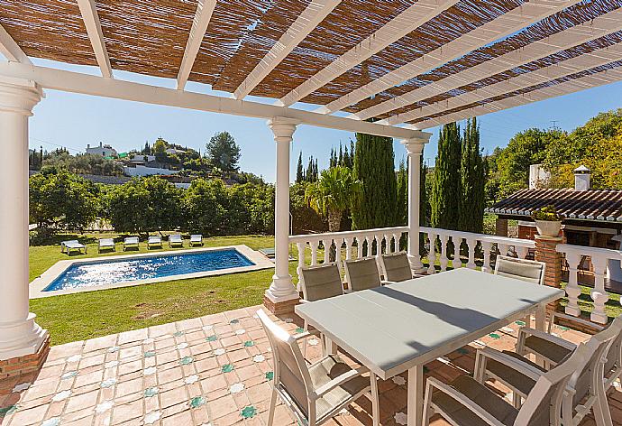Sheltered terrace area . - Villa Tinajas . (Photo Gallery) }}
