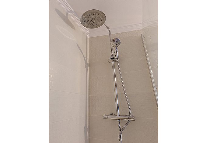 Shower . - Villa Tinajas . (Photo Gallery) }}