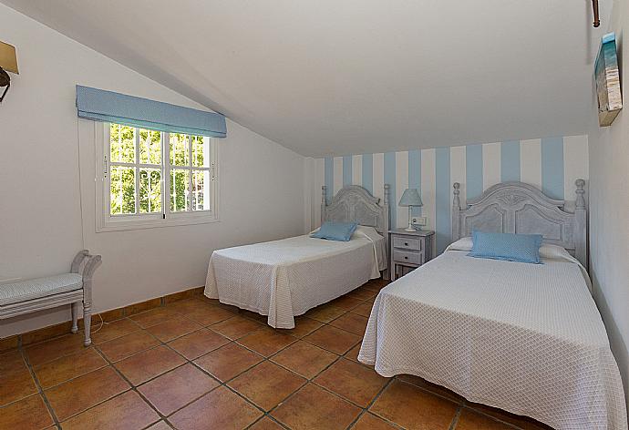  Twin bedroom with A/C . - Villa Tinajas . (Photo Gallery) }}