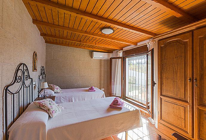  Twin bedroom with A/C . - Casa Alberto . (Γκαλερί Φωτογραφιών) }}
