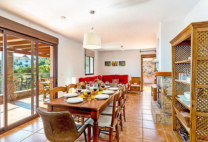Open-plan living room with sofas, WiFi Internet, Satellite TV, dining area and ornamental fire place. . - Casa Alberto . (Γκαλερί Φωτογραφιών) }}