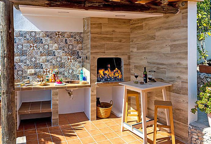 Sheltered terrace area with BBQ . - Casa Alberto . (Γκαλερί Φωτογραφιών) }}