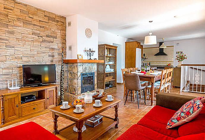Open-plan living room with sofas, WiFi Internet, Satellite TV, dining area and ornamental fire place. . - Casa Alberto . (Γκαλερί Φωτογραφιών) }}
