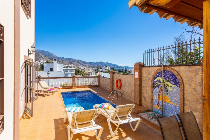 Private pool and terrace with sea views . - Miguel Franco . (Galería de imágenes) }}