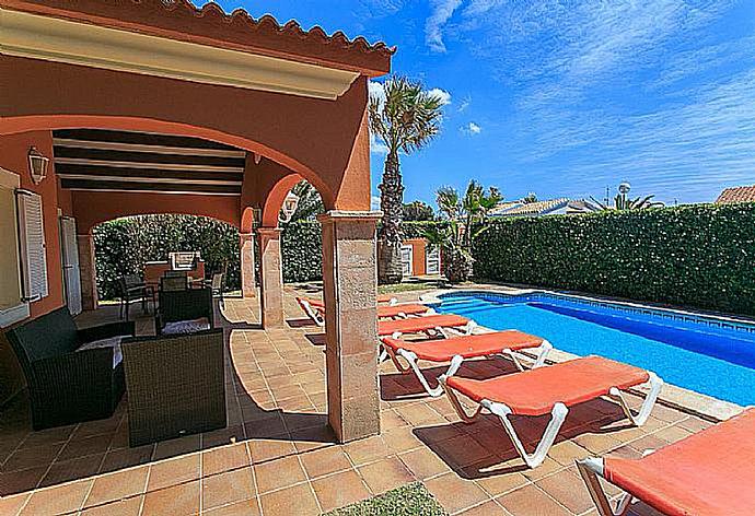 Private pool and terrace . - Villa Viola . (Fotogalerie) }}