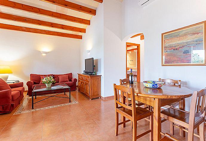 Living room with sofas, dining area, A/C, WiFi internet, satellite TV,  and terrace access . - Villa Viola . (Галерея фотографий) }}