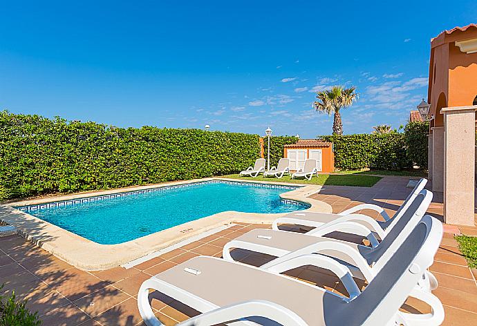Private pool, terrace area, and garden . - Villa Geranio . (Fotogalerie) }}