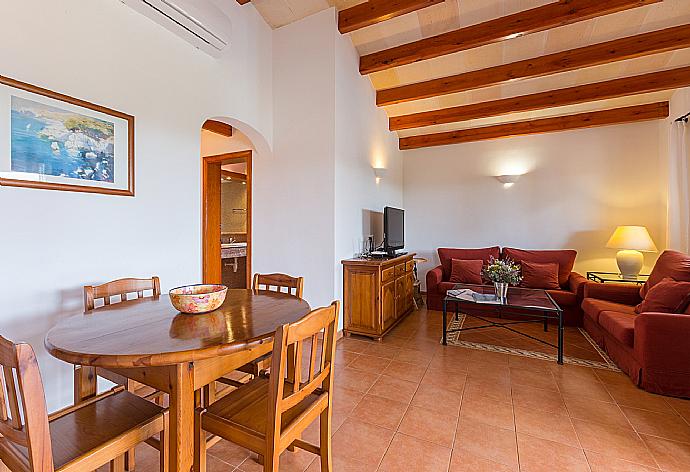 Living room with sofas, dining area, A/C, WiFi Internet, Satellite TV, DVD player, and terrace access . - Villa Geranio . (Галерея фотографий) }}