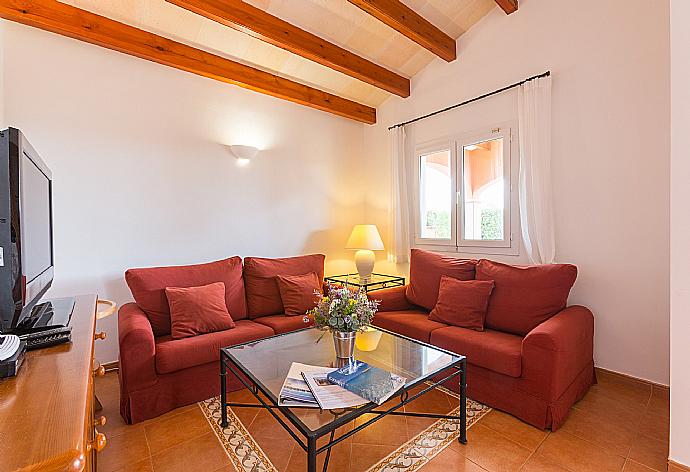 Living room with sofas, dining area, A/C, WiFi Internet, Satellite TV, DVD player, and terrace access . - Villa Geranio . (Galería de imágenes) }}