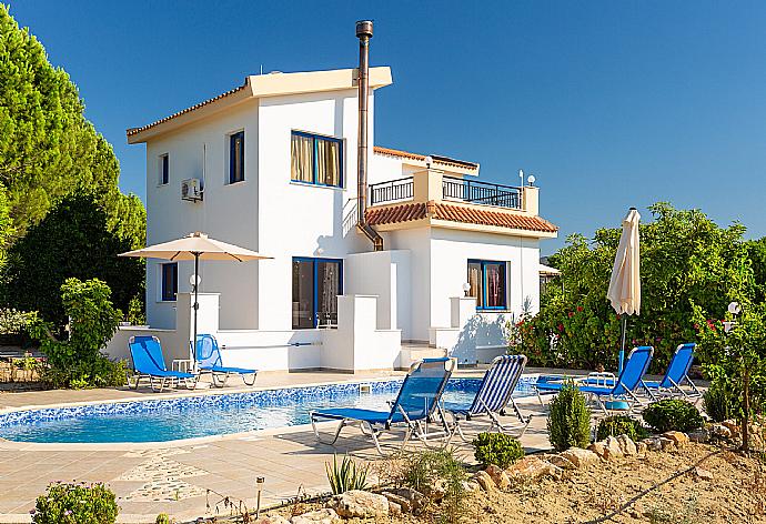 Beautiful villa with private pool and terrace . - Villa Charoula Tessera . (Галерея фотографий) }}