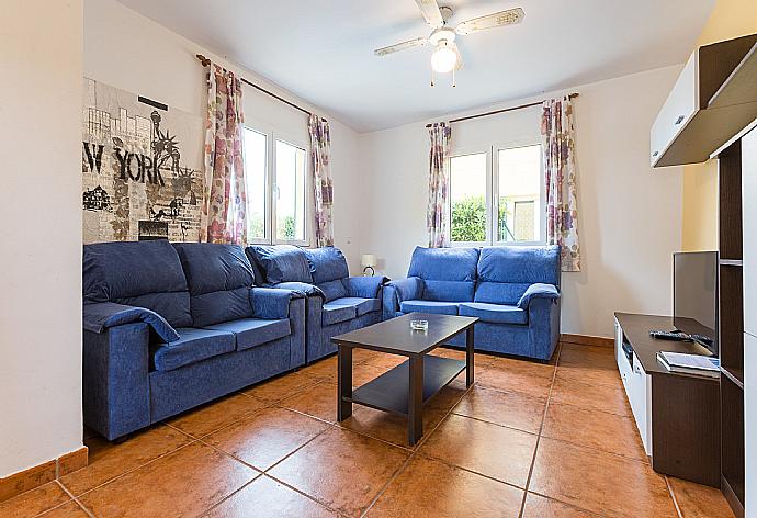 Living room with WiFi Internet, Satellite TV, DVD player, dining area, and pool access . - Villa La Luna . (Galería de imágenes) }}