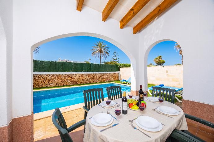 Sheltered terrace area . - Villa La Luna . (Photo Gallery) }}