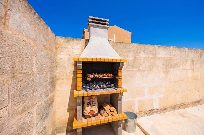 BBQ area . - Villa La Luna . (Photo Gallery) }}