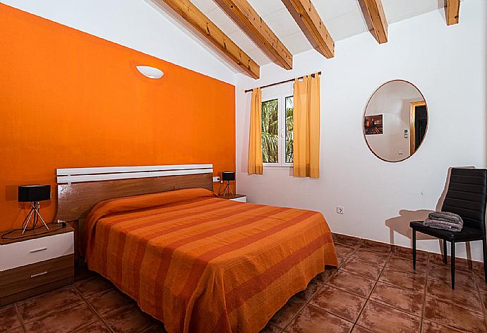Double bedroom with A/C  . - Villa Tranquila . (Galería de imágenes) }}