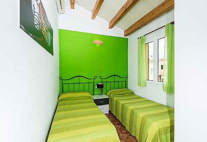 Twin bedroom with A/C . - Villa Tranquila . (Photo Gallery) }}