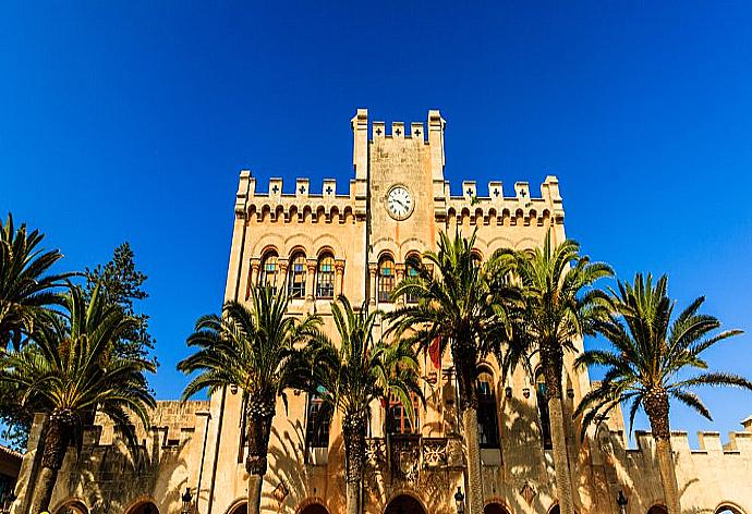  City Town Hall in Ciutadella, Menorca . - Villa Tranquila . (Fotogalerie) }}