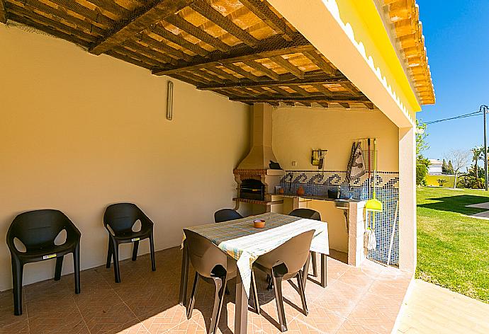 Terrace area with BBQ . - Casa Amendoeira . (Photo Gallery) }}