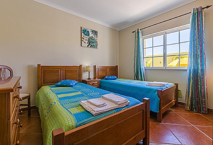 Twin bedroom  . - Casa Amendoeira . (Photo Gallery) }}