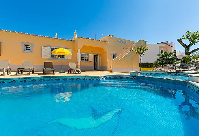 Beautiful villa with private pool, terrace, and garden . - Casa Amendoeira . (Photo Gallery) }}