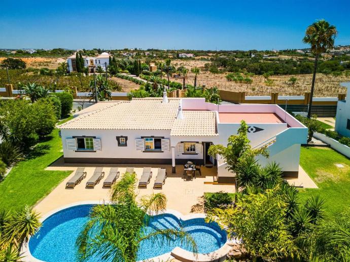  . - Villa Amendoeira . (Photo Gallery) }}