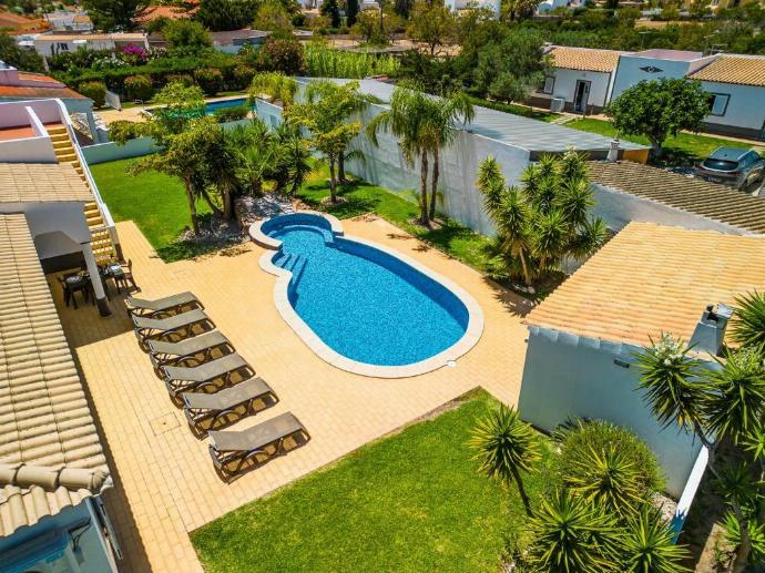  . - Villa Amendoeira . (Photo Gallery) }}