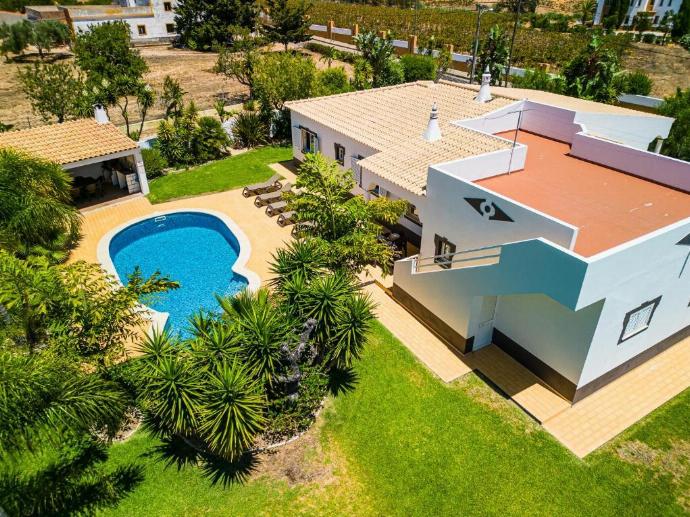  . - Villa Amendoeira . (Photo Gallery) }}