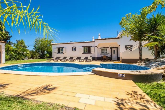  . - Villa Amendoeira . (Photo Gallery) }}