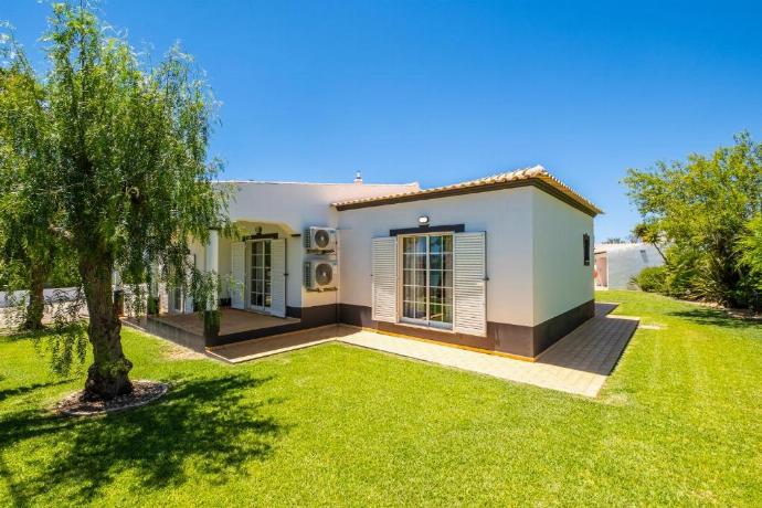 . - Villa Amendoeira . (Photo Gallery) }}