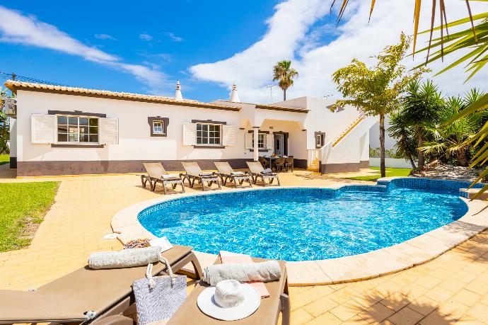 ,Beautiful villa with private pool and terrace . - Villa Amendoeira . (Photo Gallery) }}