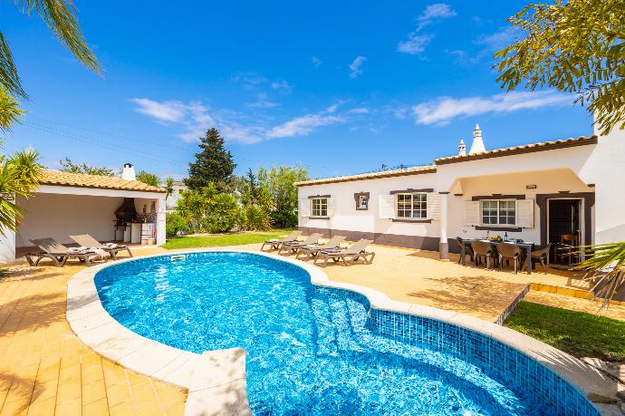 Beautiful villa with private pool and terrace . - Villa Amendoeira . (Photo Gallery) }}
