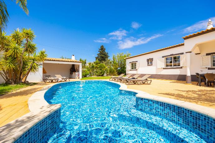 Beautiful villa with private pool and terrace . - Villa Amendoeira . (Photo Gallery) }}