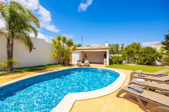 Private pool and terrace . - Villa Amendoeira . (Photo Gallery) }}