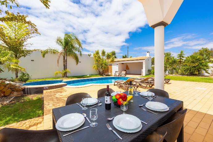 Sheltered terrace area . - Villa Amendoeira . (Photo Gallery) }}