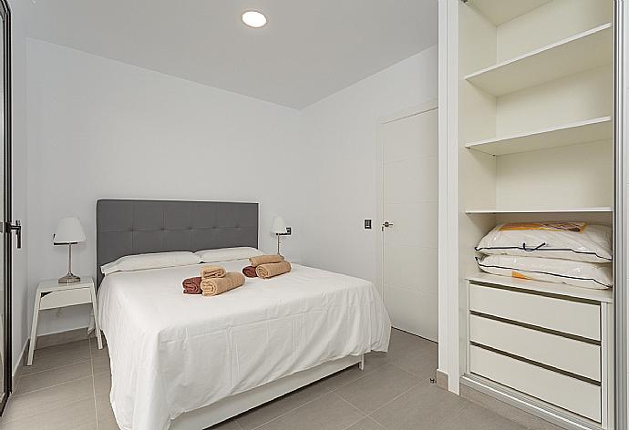 Double bedroom with A/C and terrace access . - Villa Dream Ocho . (Galleria fotografica) }}