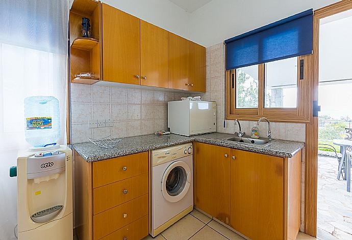 Equipped kitchen  . - Argaka Sunset Villa . (Fotogalerie) }}