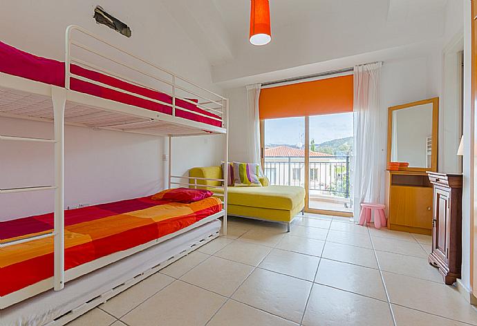 Bunk bed  . - Argaka Sunset Villa . (Galleria fotografica) }}