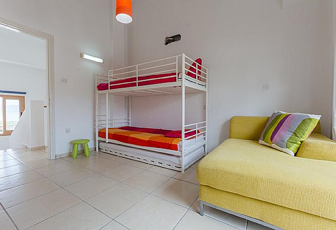 Bunk bed  . - Argaka Sunset Villa . (Galleria fotografica) }}